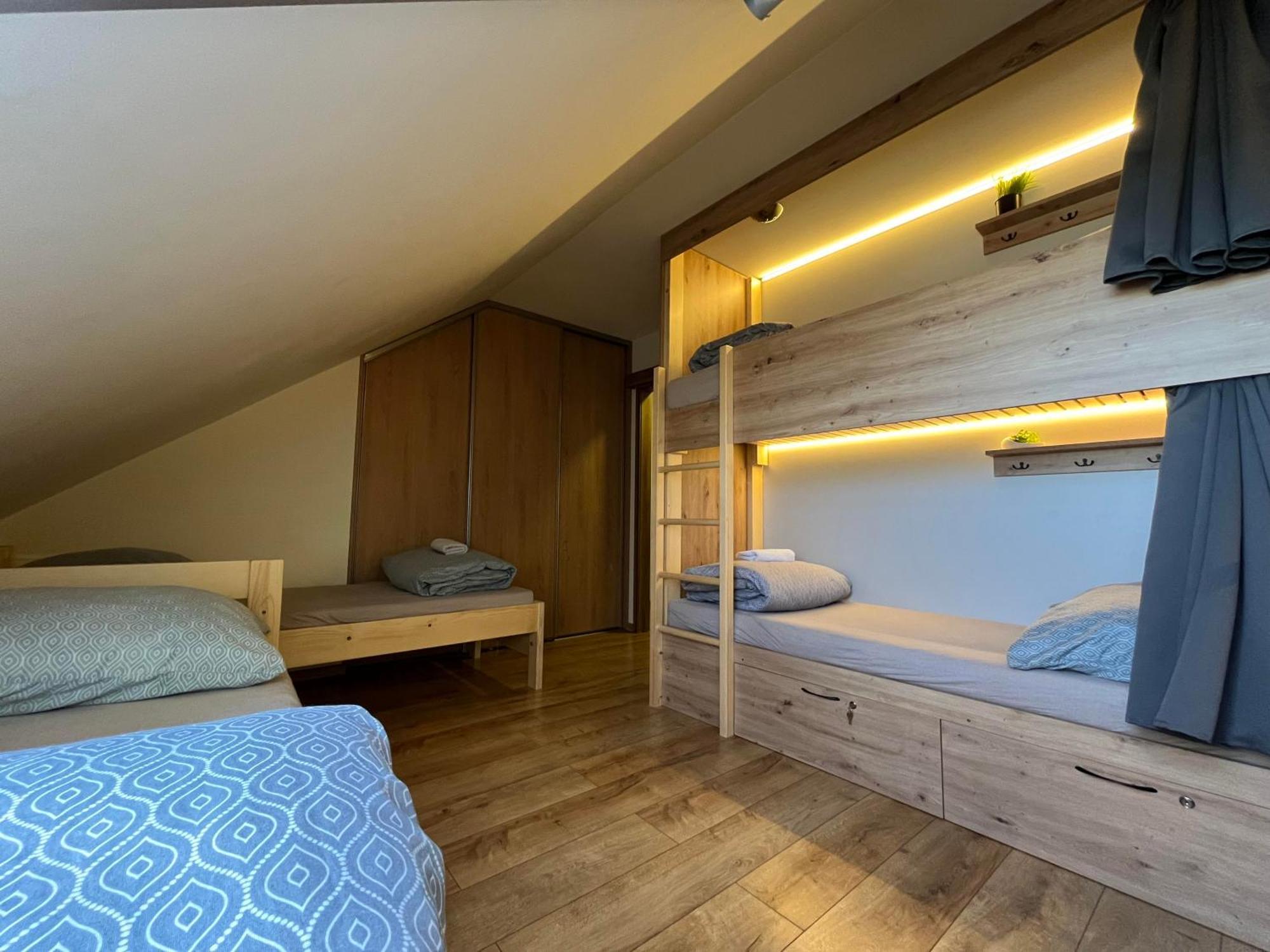Sherpa'S Hostel High Tatras Strbske Pleso Bagian luar foto