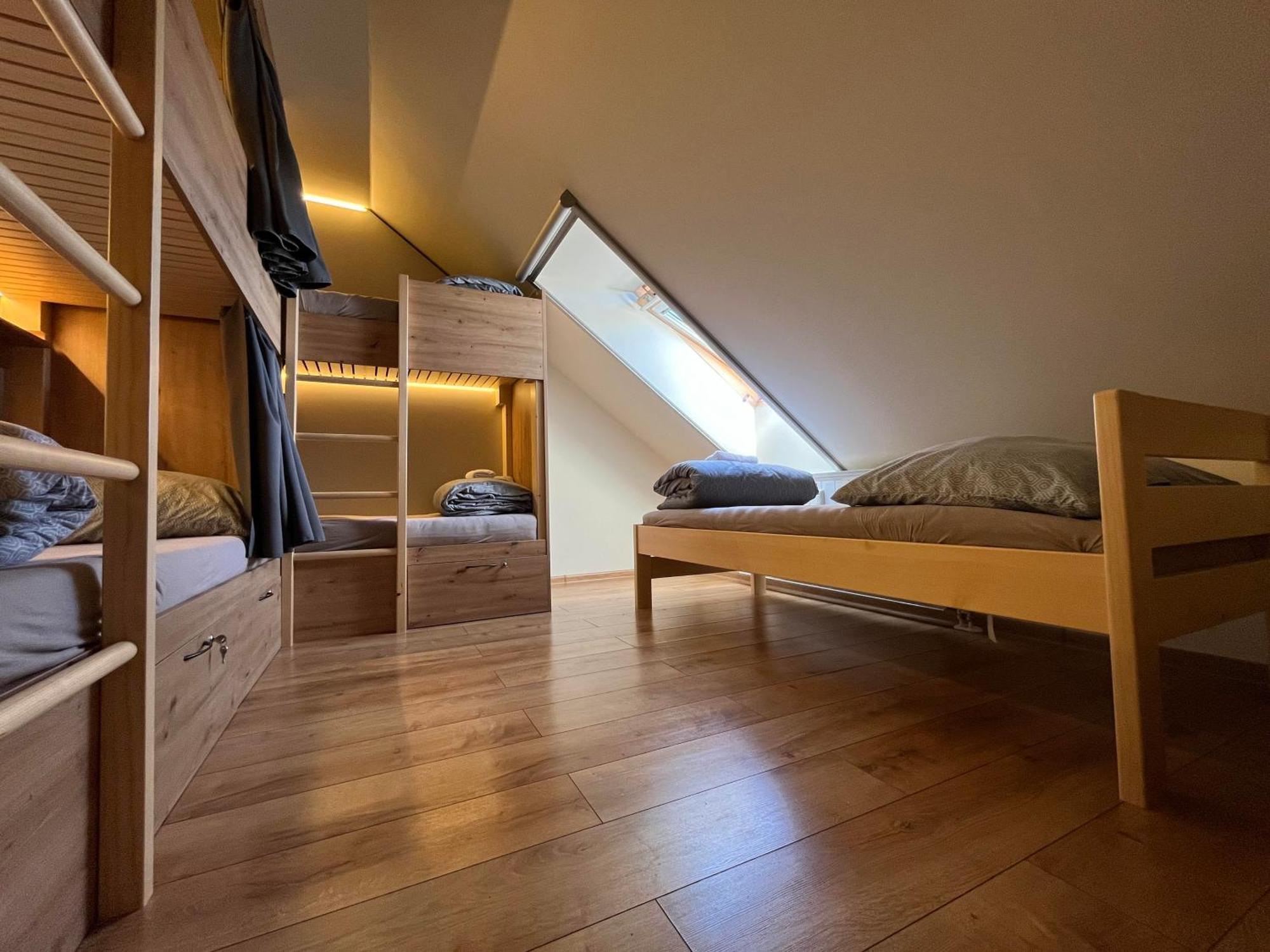 Sherpa'S Hostel High Tatras Strbske Pleso Bagian luar foto