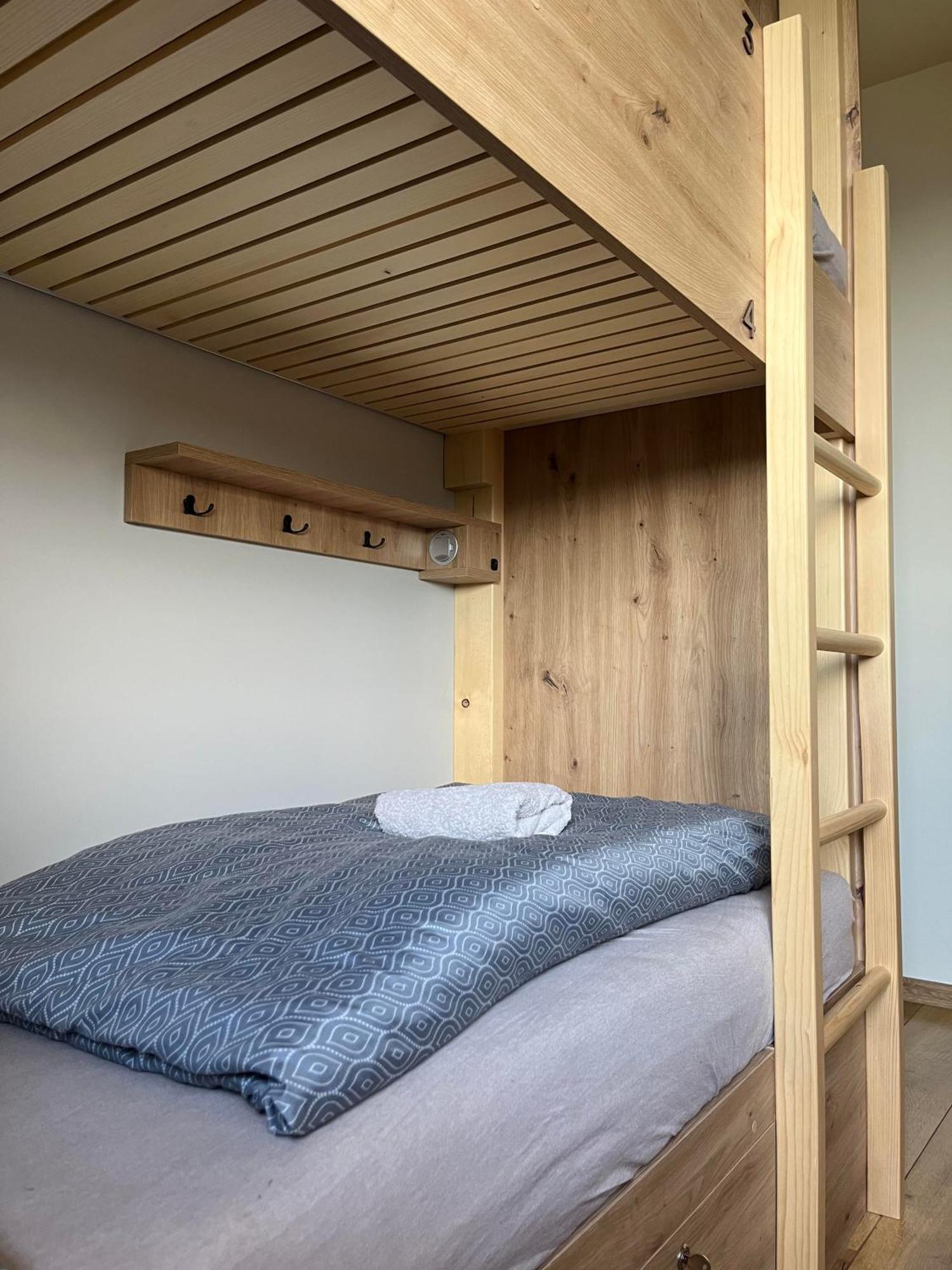 Sherpa'S Hostel High Tatras Strbske Pleso Bagian luar foto