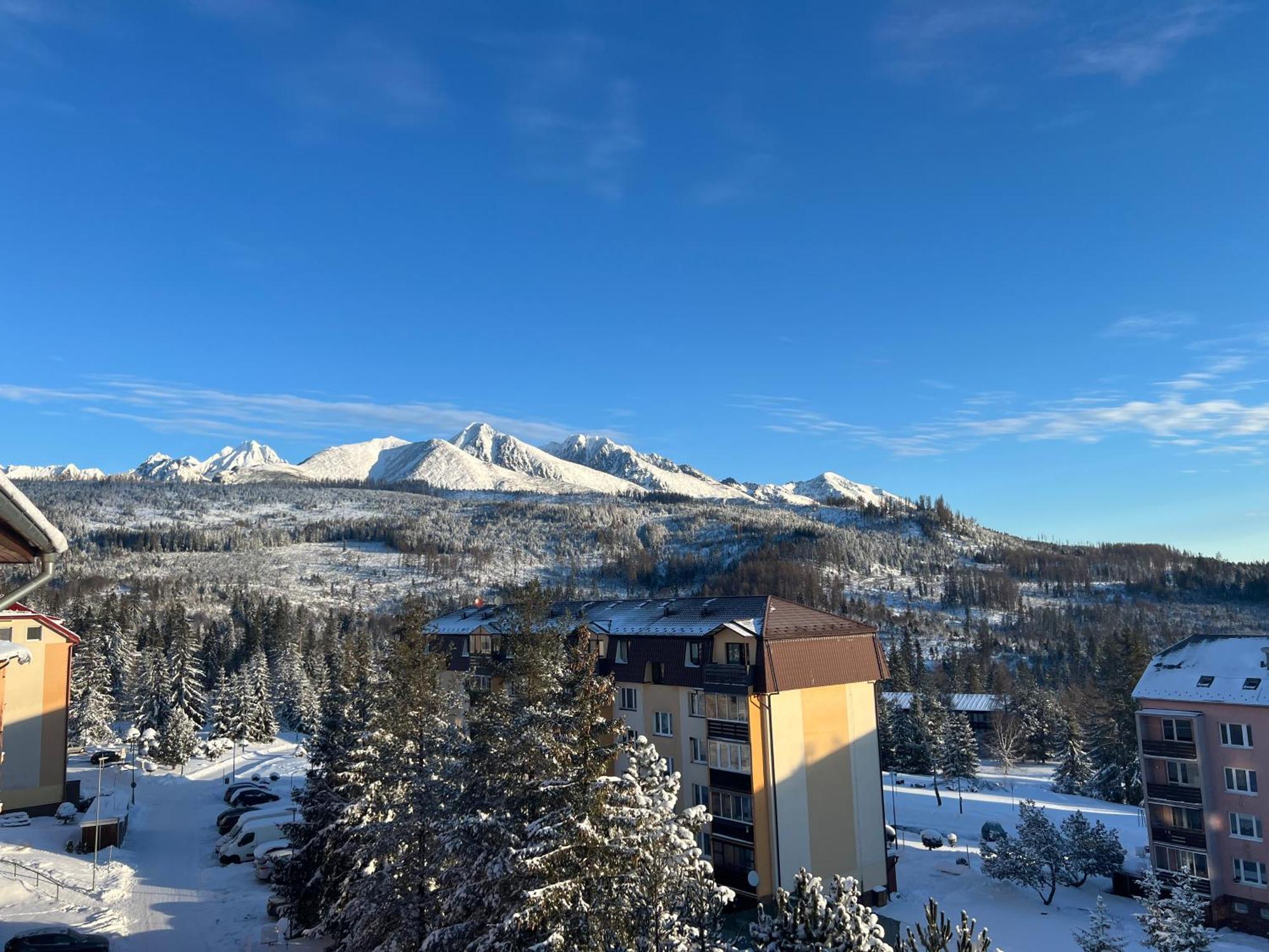 Sherpa'S Hostel High Tatras Strbske Pleso Bagian luar foto